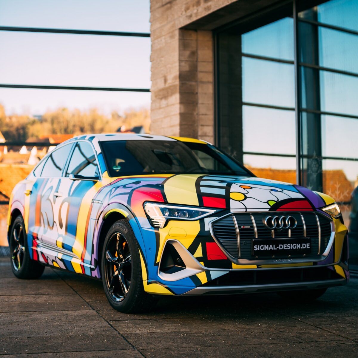 e-tron | Kunstwerk für Frauen